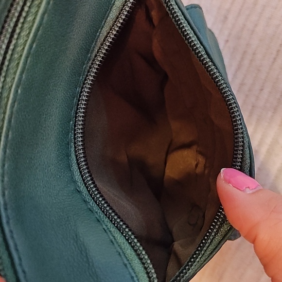 NWOT Green Soft Leather Purse cross body Shoulder Travel Wallet price firm - Picture 5 of 7